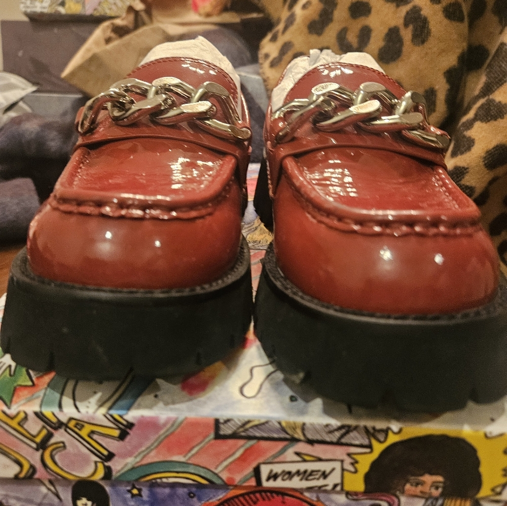 EUC Jeffrey Campbell Recess patent leather lug sole silver chain loafers W8